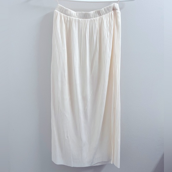 Wilfred skirt in off white Color. Size xs - Picture 2 of 3